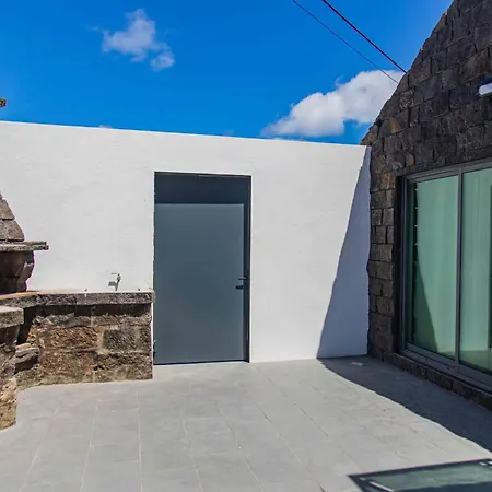 בית נופש Mosteiros House *
